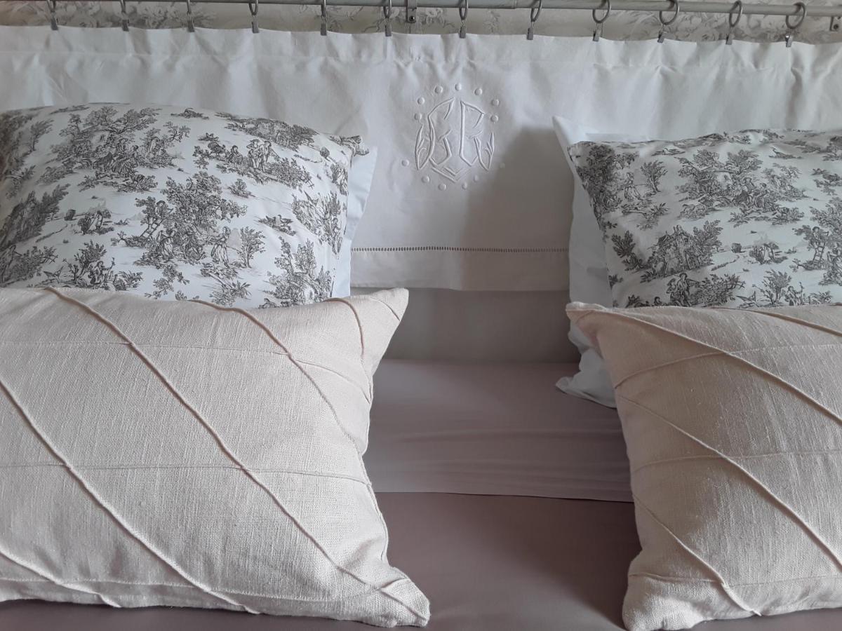 Le Manoir De Crisolles Bed & Breakfast Bagian luar foto