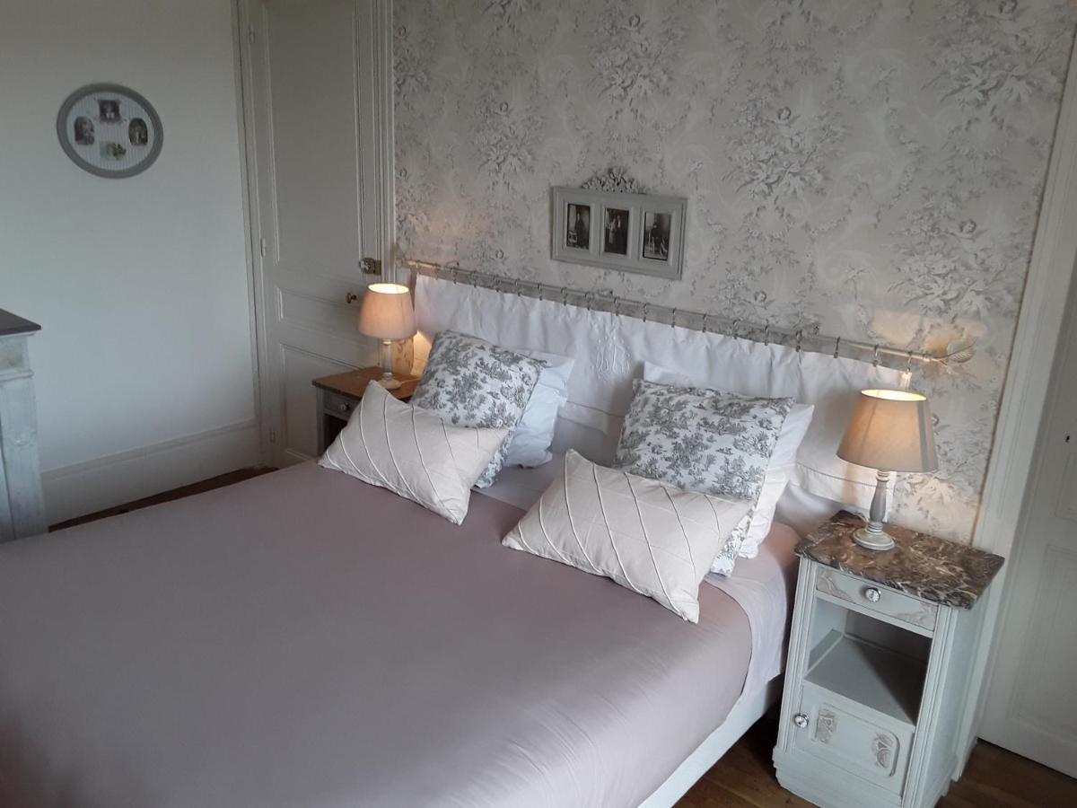 Le Manoir De Crisolles Bed & Breakfast Bagian luar foto