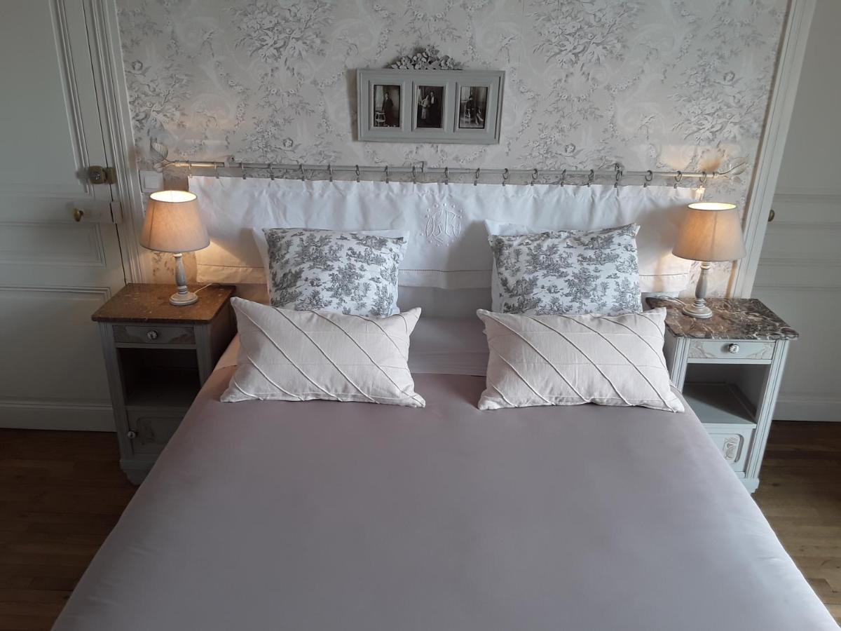 Le Manoir De Crisolles Bed & Breakfast Bagian luar foto