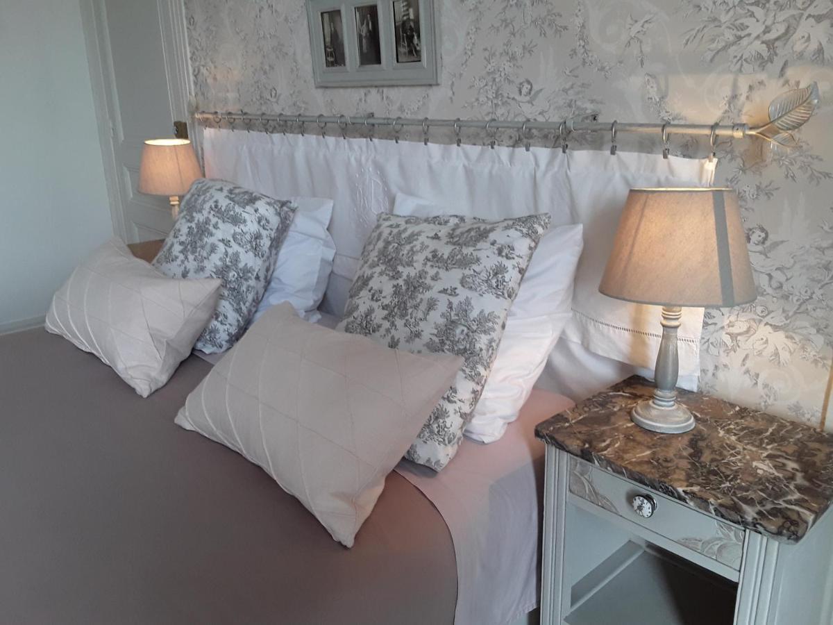 Le Manoir De Crisolles Bed & Breakfast Bagian luar foto