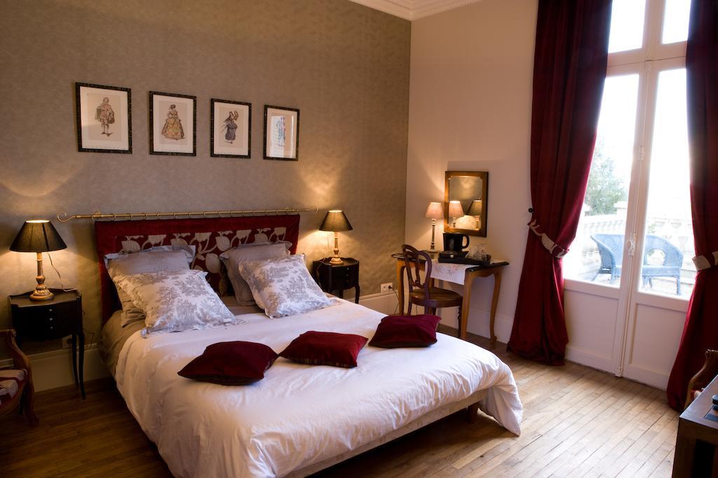 Le Manoir De Crisolles Bed & Breakfast Ruang foto