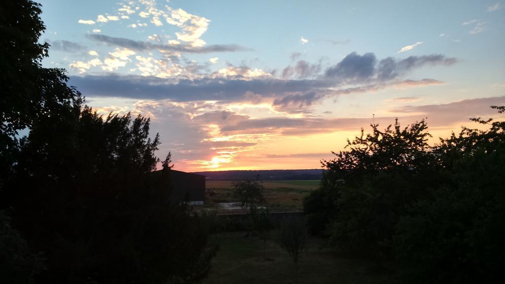Le Manoir De Crisolles Bed & Breakfast Bagian luar foto