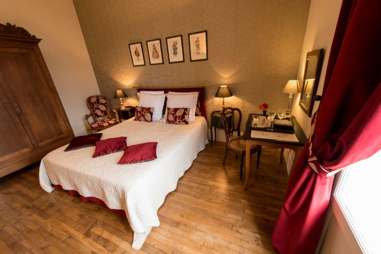 Le Manoir De Crisolles Bed & Breakfast Bagian luar foto