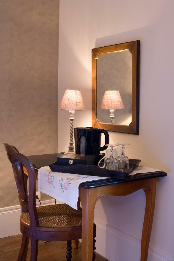 Le Manoir De Crisolles Bed & Breakfast Bagian luar foto